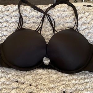 Victoria’s Secret bombshell plunge bra